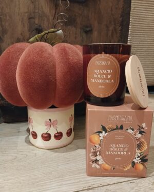 candela profumata con oli essenziali arancio dolce e mandorla 180 gr